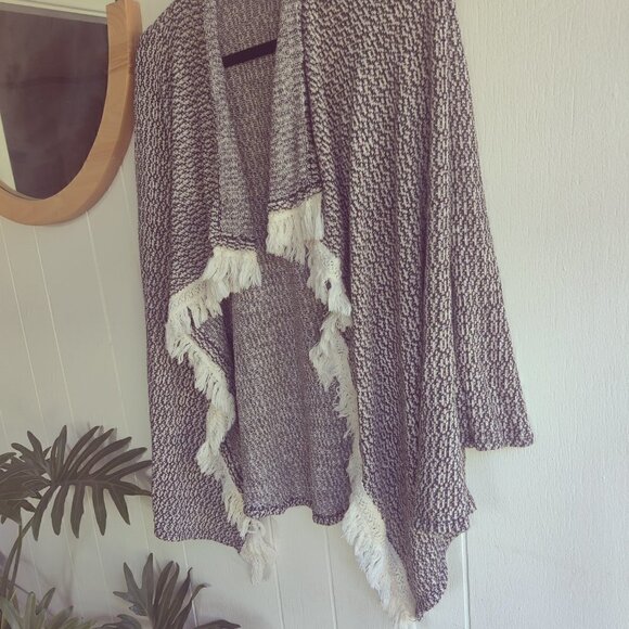 Poncho Sweater with Long Sleeves by Arizona Jeans. Full Fringe on Front Sz 16 XL - Picture 4 of 7